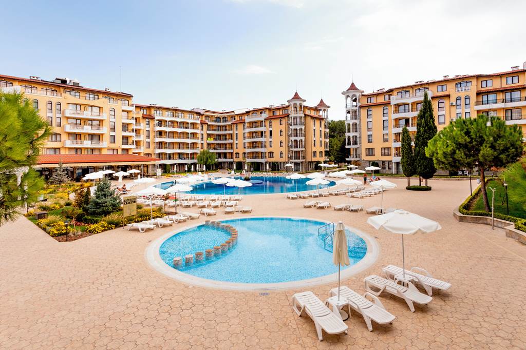 BOJ_85400_Royal_Sun_Apartments_0919_12.jpg