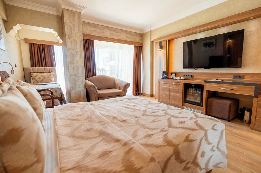 BJV_86711_Laur_Hotel_0924_03.jpg