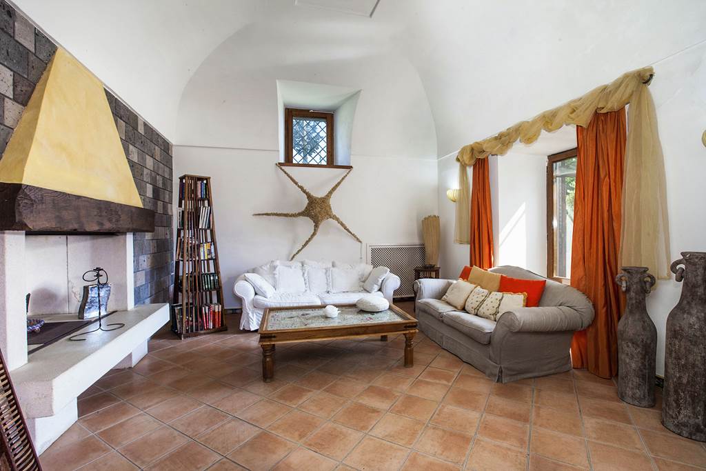 NAP_84512_Villa_White_Manor_II_1122_05.jpg
