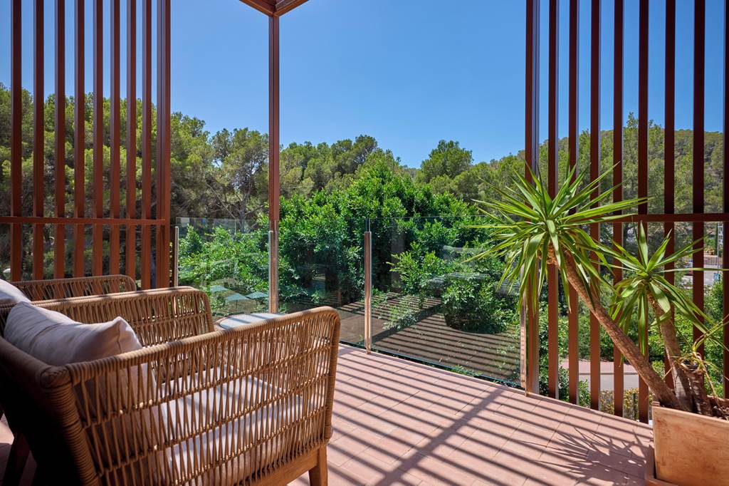 IBZ_78023_Cala_San_Miguel_The_Club_Curio_Collection_by_Hilton_0125_06.jpg