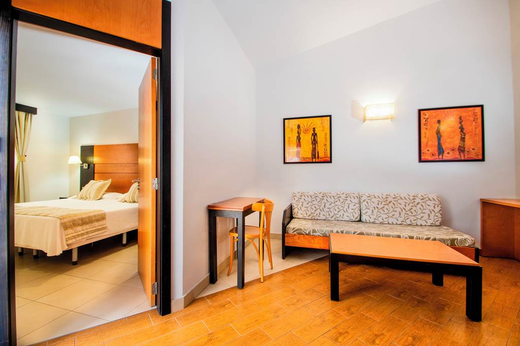 LPA_88883_HL_Miraflor_Suites_0125_18.jpg