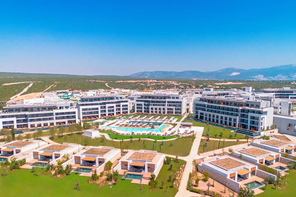 BJV_85636_Anda_Barut_Collection_0524_27.jpg