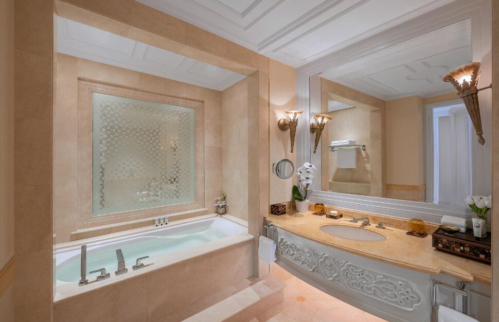 Emirates-Palace-Mandarin-Oriental-Abu-Dhabi-5.jpg
