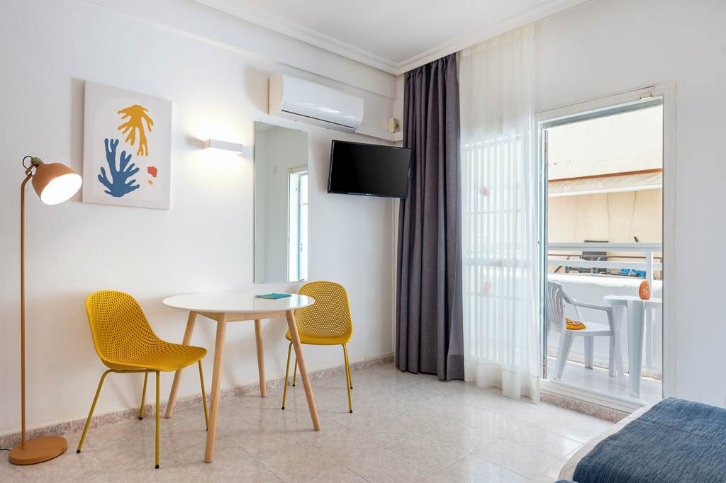 IBZ_74073_Aparthotel_Vibra_Lux_Mar_0623_02.jpg