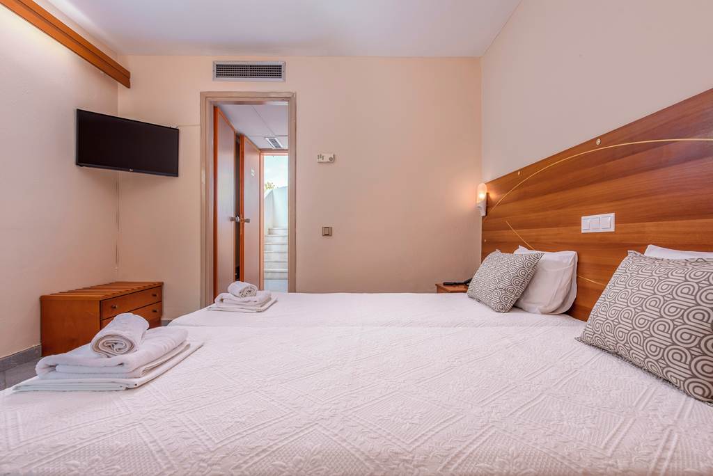 JSI_82093_Hotel_Dionyssos_1121_02.jpg