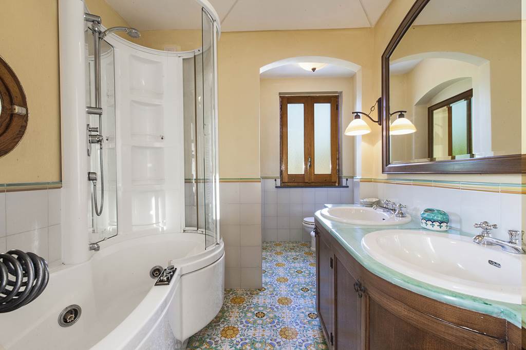 NAP_84512_Villa_White_Manor_II_1122_15.jpg