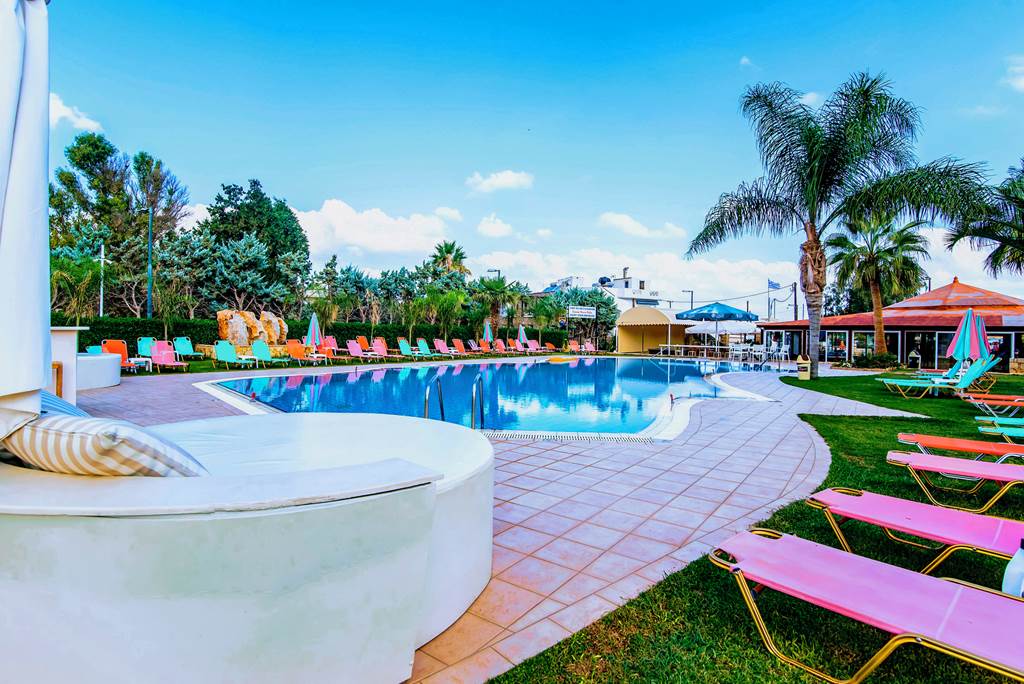 HER_83090_Yiannis_Manos_Hotel_Resort_0621_06.jpg