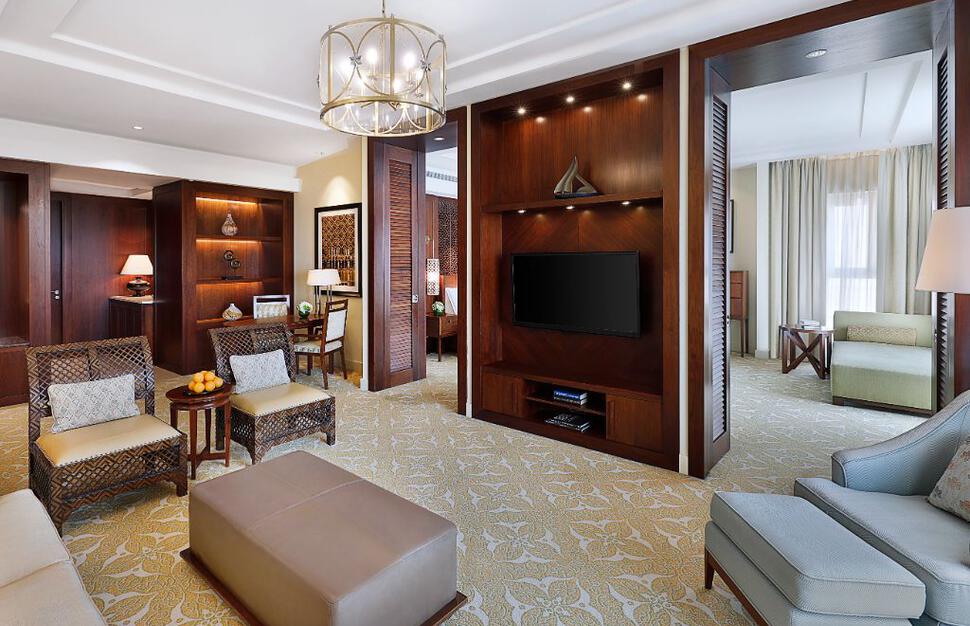 The-Ritz-Carlton-Dubai-10.jpg