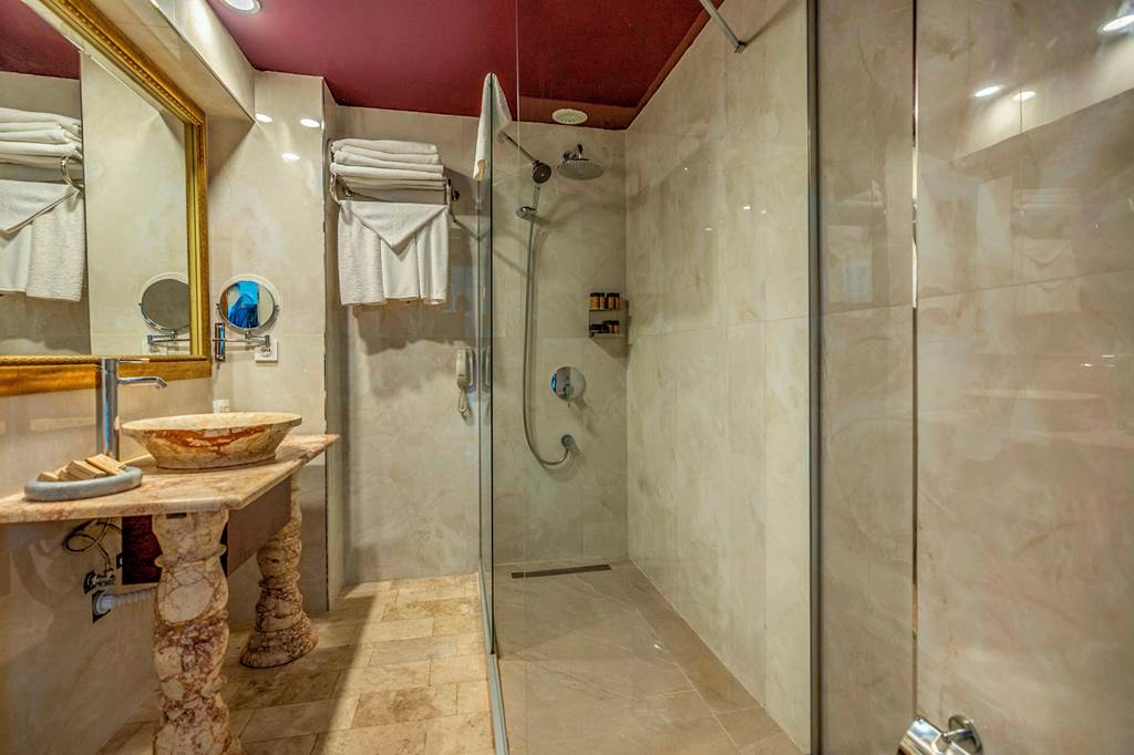 BJV_86711_Laur_Hotel_1024_11.jpg