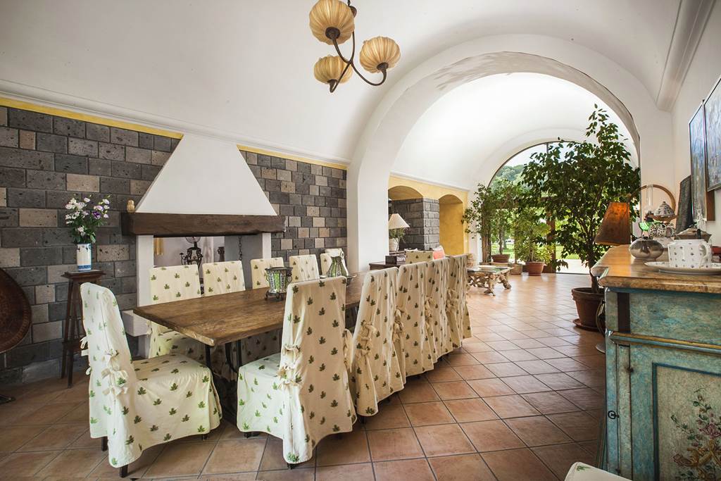 NAP_84512_Villa_White_Manor_II_1122_07.jpg