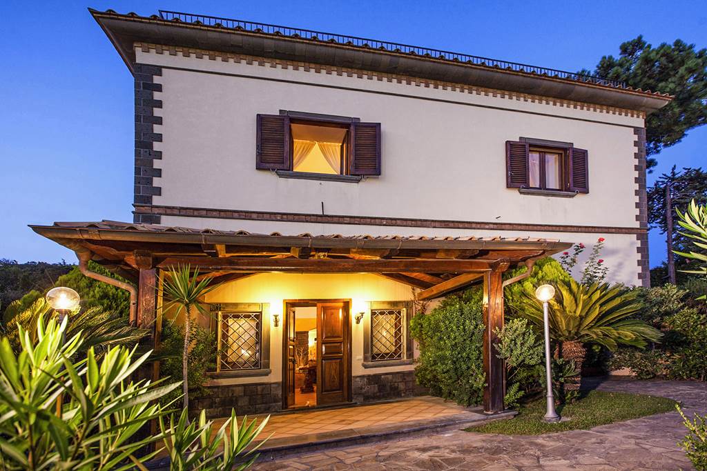 NAP_84512_Villa_White_Manor_II_1122_04.jpg
