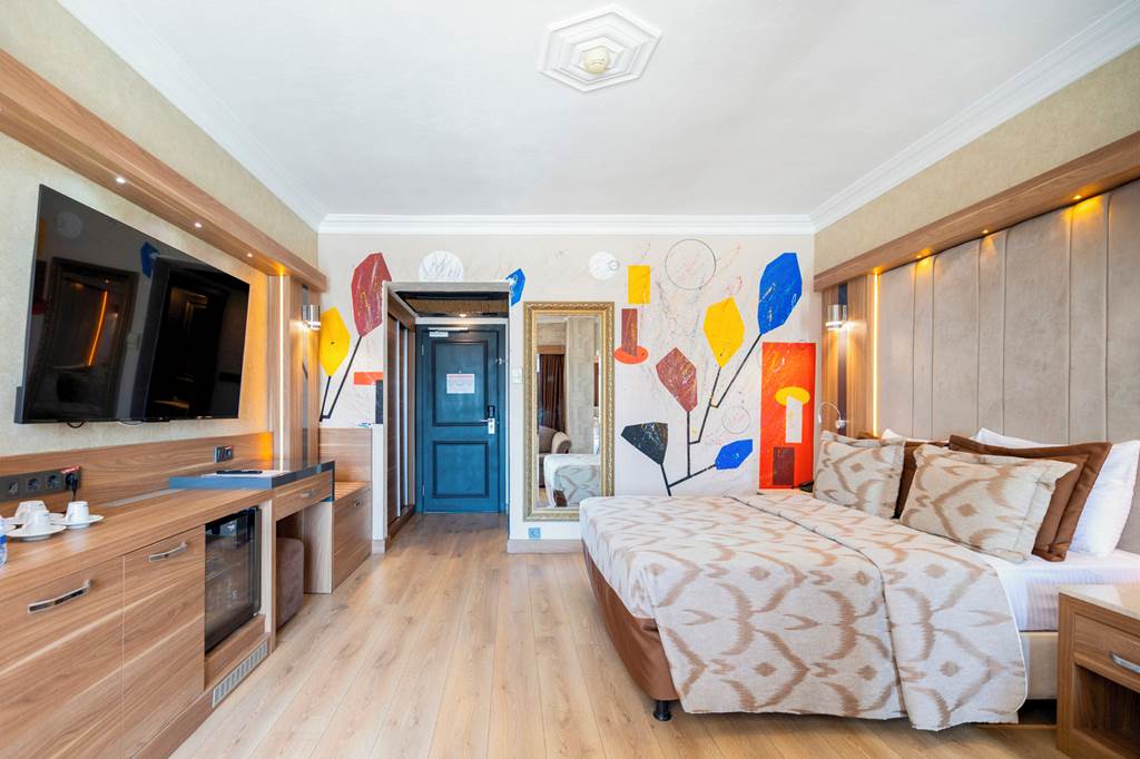 BJV_86711_Laur_Hotel_0924_04.jpg