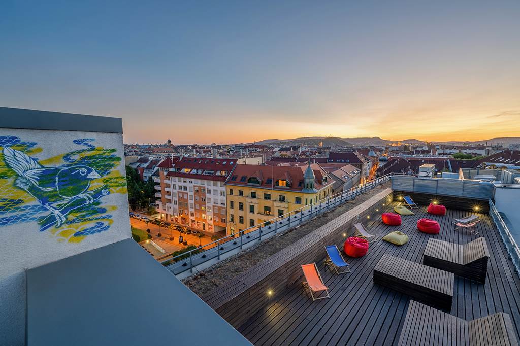BUD_89235_Dean's_Home_Budapest_0325_06.jpg