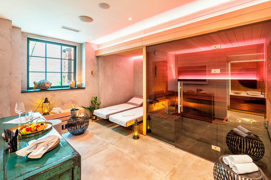 PRG_88223_Mosaic_House_Design_Hotel_0924_05.jpg