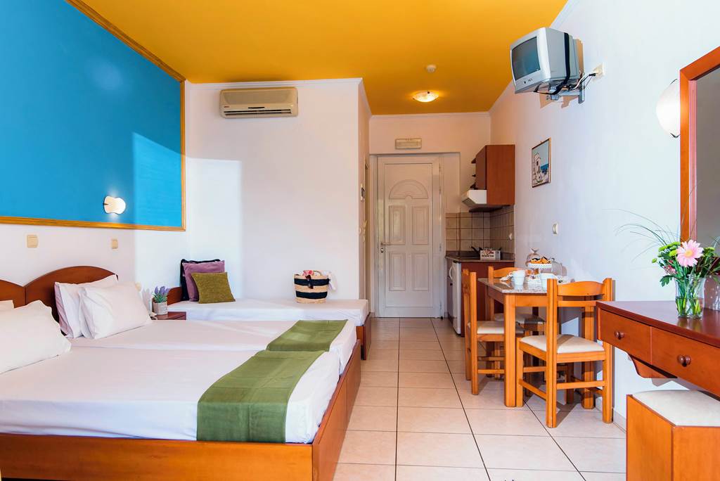 HER_83090_Yiannis_Manos_Hotel_Resort_0621_09.jpg