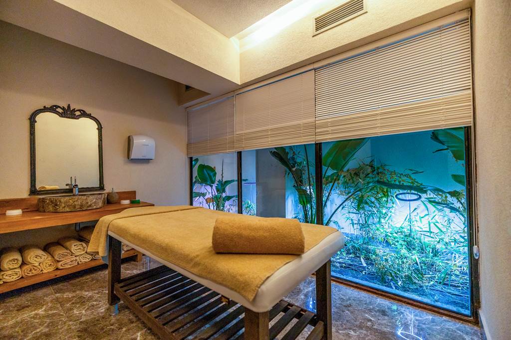 BJV_86711_Laur_Hotel_0924_12.jpg