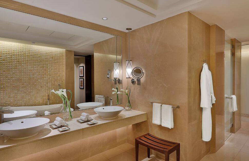 The-Ritz-Carlton-Dubai-14.jpg