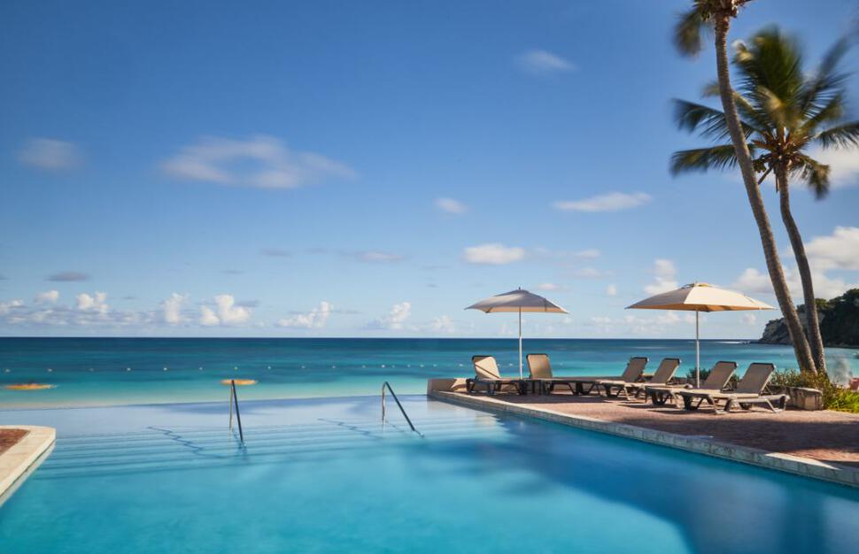 Pineapple-Beach-Club-3.jpg