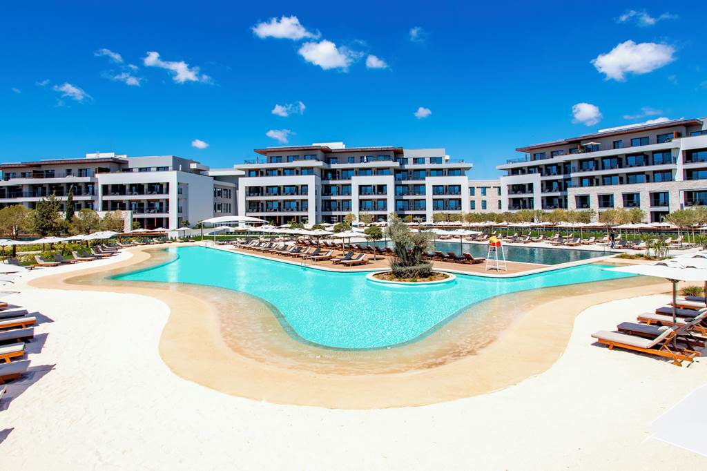 BJV_85636_Anda_Barut_Collection_0524_01.jpg