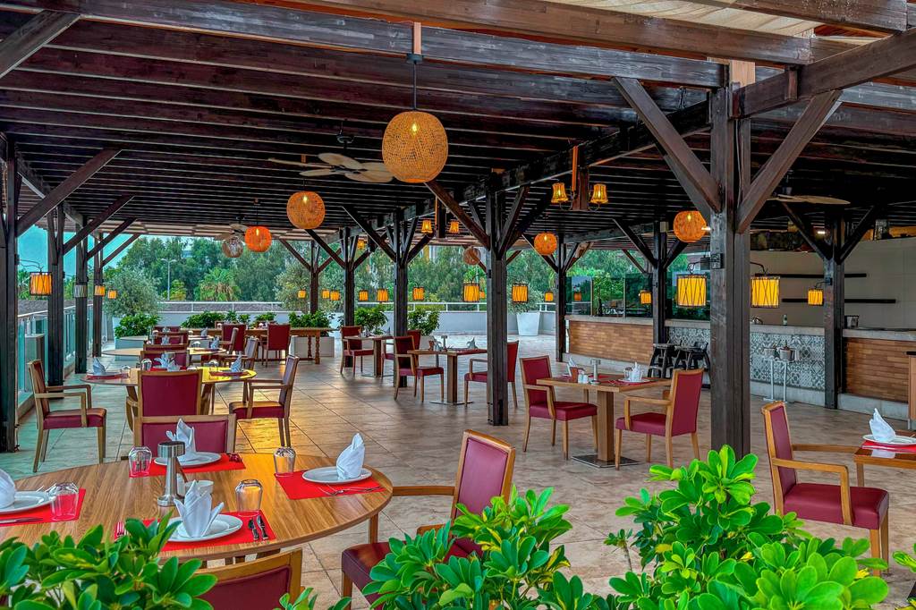AYT_85485_Aska_Lara_Resort_&_Spa_1024_02.jpg