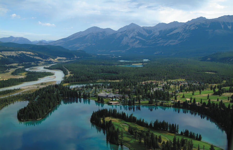 Fairmont-Jasper-Park-Lodge-6.jpg