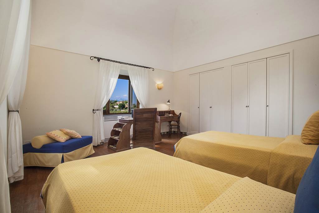NAP_84512_Villa_White_Manor_II_1122_12.jpg