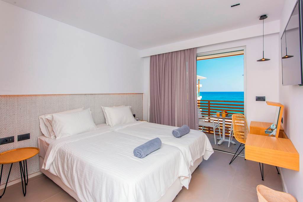 HER_84664_Enorme_Ammos_Beach_1122_06.jpg