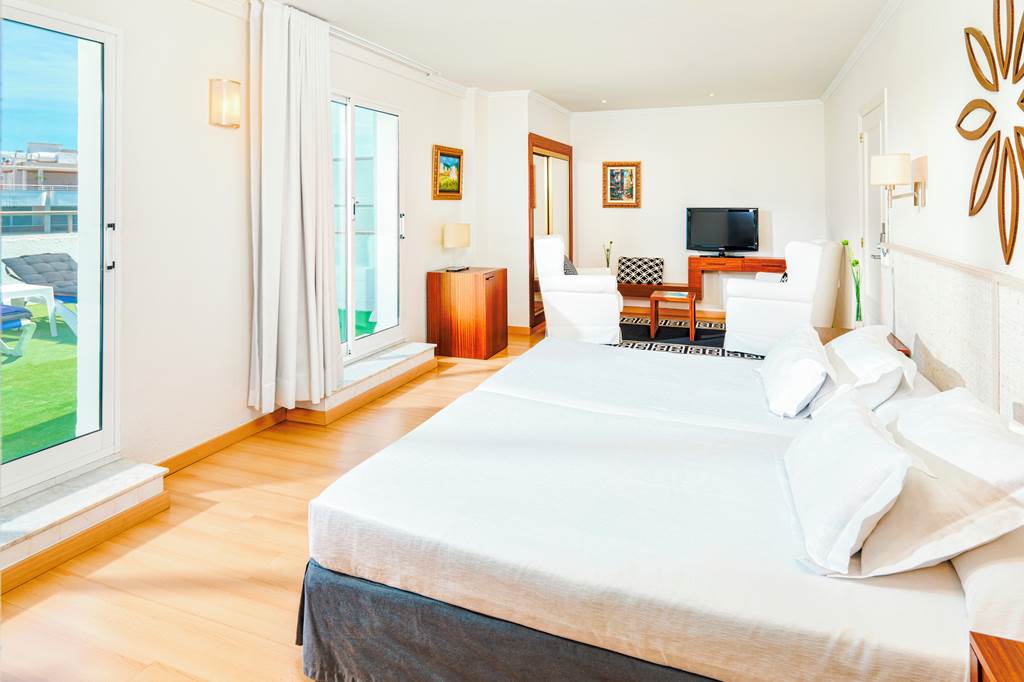 REU_2669_H10_Delfin_Hotel_0419_01.jpg