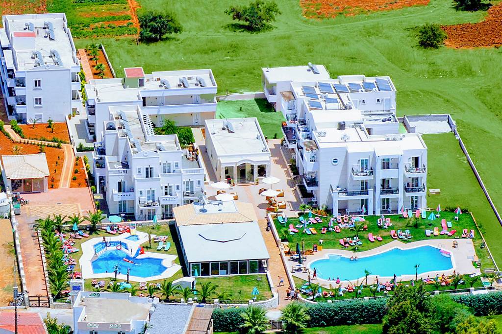 HER_83090_Yiannis_Manos_Hotel_Resort_0621_01.jpg
