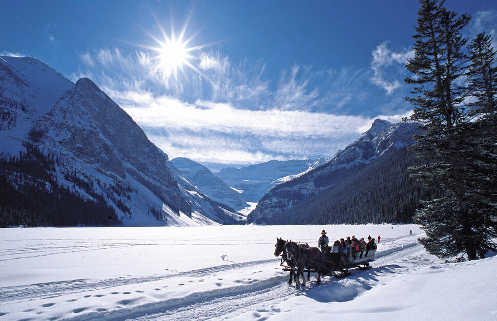 Fairmont-Chateau-Lake-Louise-2.jpg