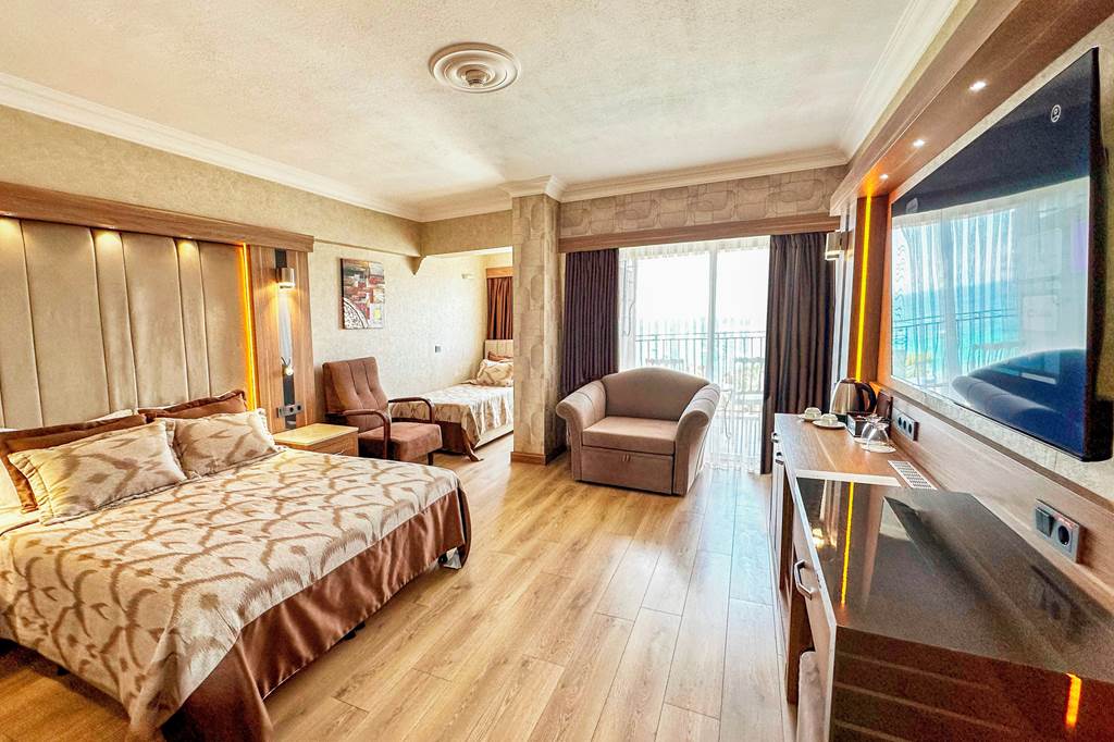 BJV_86711_Laur_Hotel_1223_12.jpg