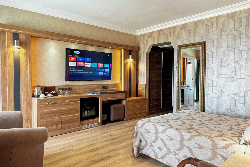 BJV_86711_Laur_Hotel_1223_19.jpg