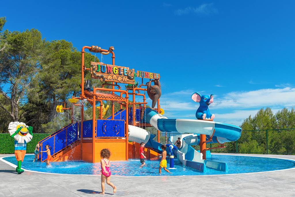 REU_81110_H10_Mediterranean_Village_&_PortAventura_Theme_Park_0723_02.jpg