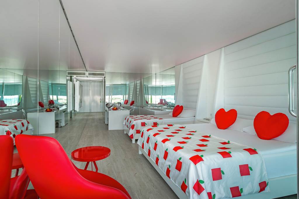 AYT_87662_Adam_&_Eve_Hotel_0624_04.jpg