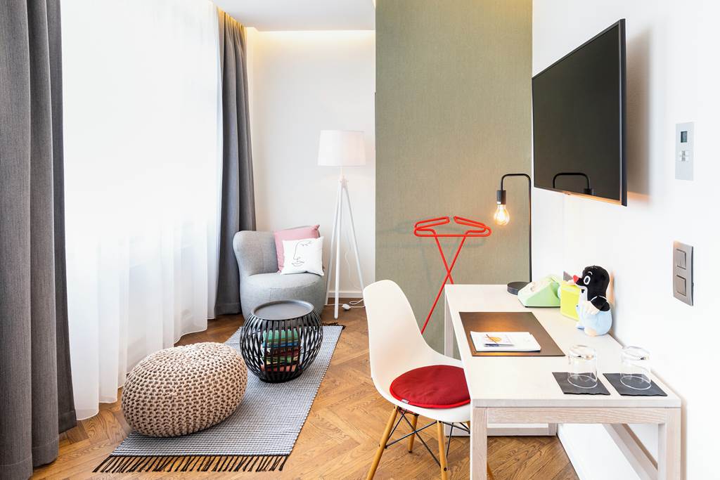 PRG_88223_Mosaic_House_Design_Hotel_0924_18.jpg