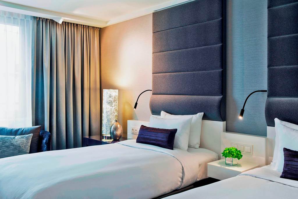 VIE_74626_Renaissance_Wien_Hotel_0823_01.jpg