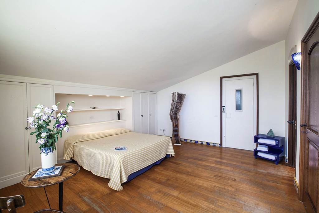 NAP_84512_Villa_White_Manor_II_1122_13.jpg