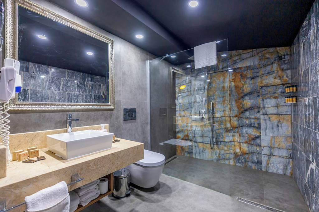 BJV_86711_Laur_Hotel_0924_01.jpg
