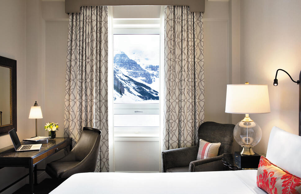 Fairmont-Chateau-Lake-Louise-1.jpg