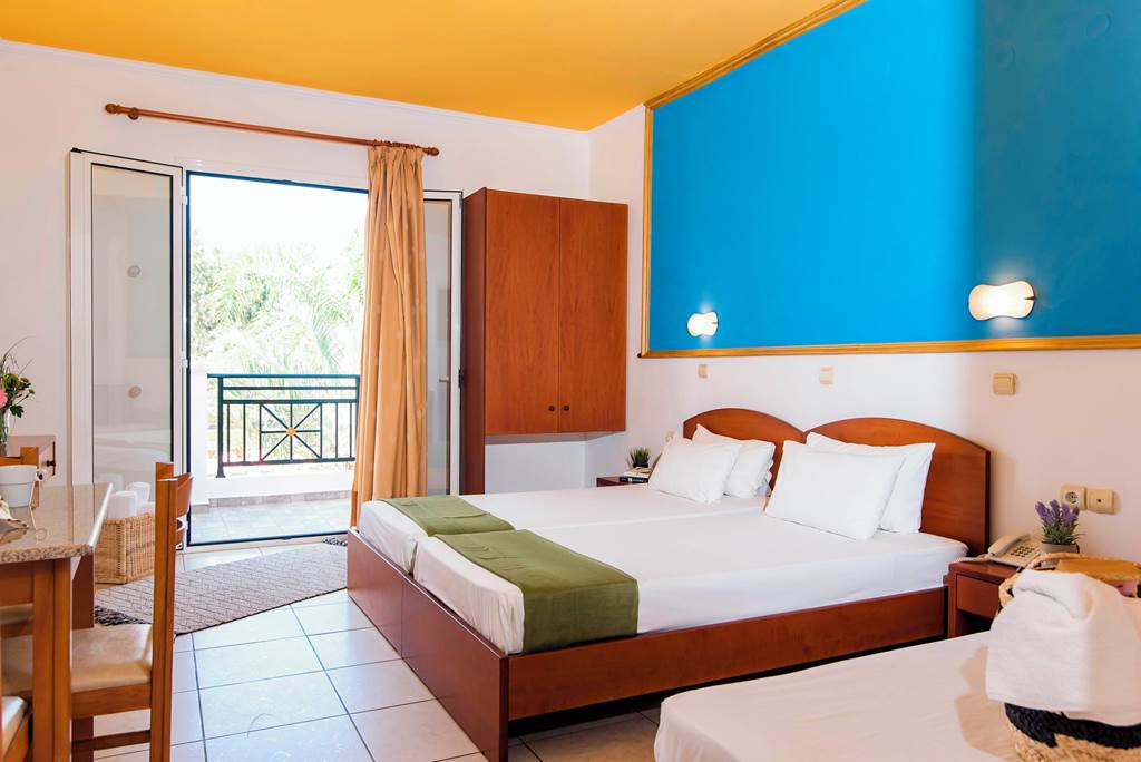 HER_83090_Yiannis_Manos_Hotel_Resort_0621_10.jpg