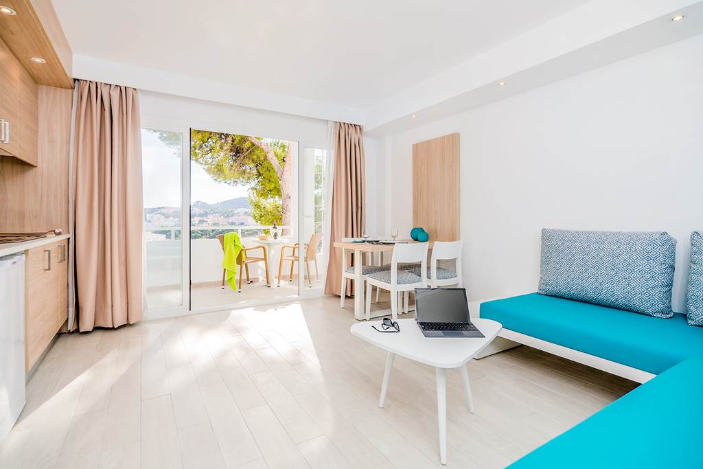 PMI_1999_Sun_Beach_Apts_1216_07.jpg