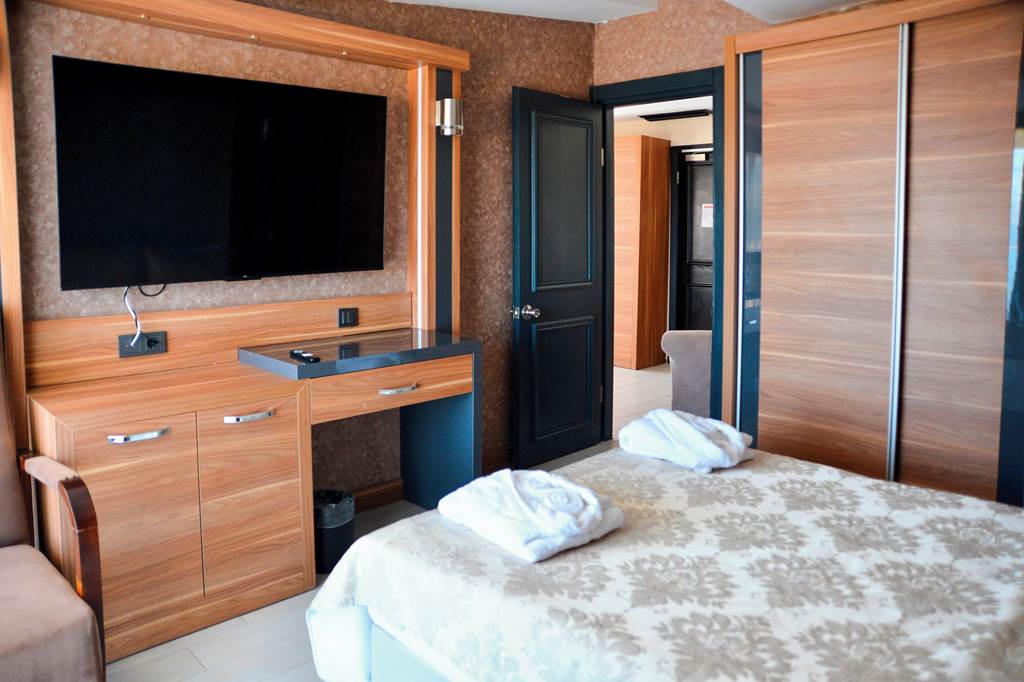 BJV_86711_Laur_Hotel_1223_01.jpg