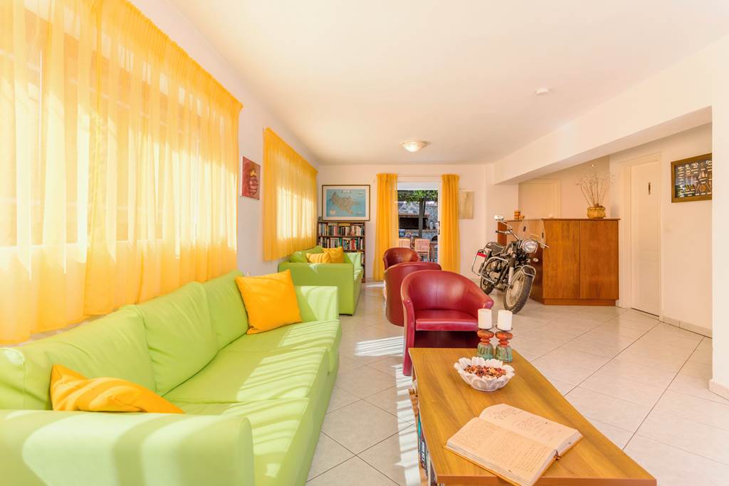 ZTH_81234_Sea_View_Hotel_1019_01.jpg