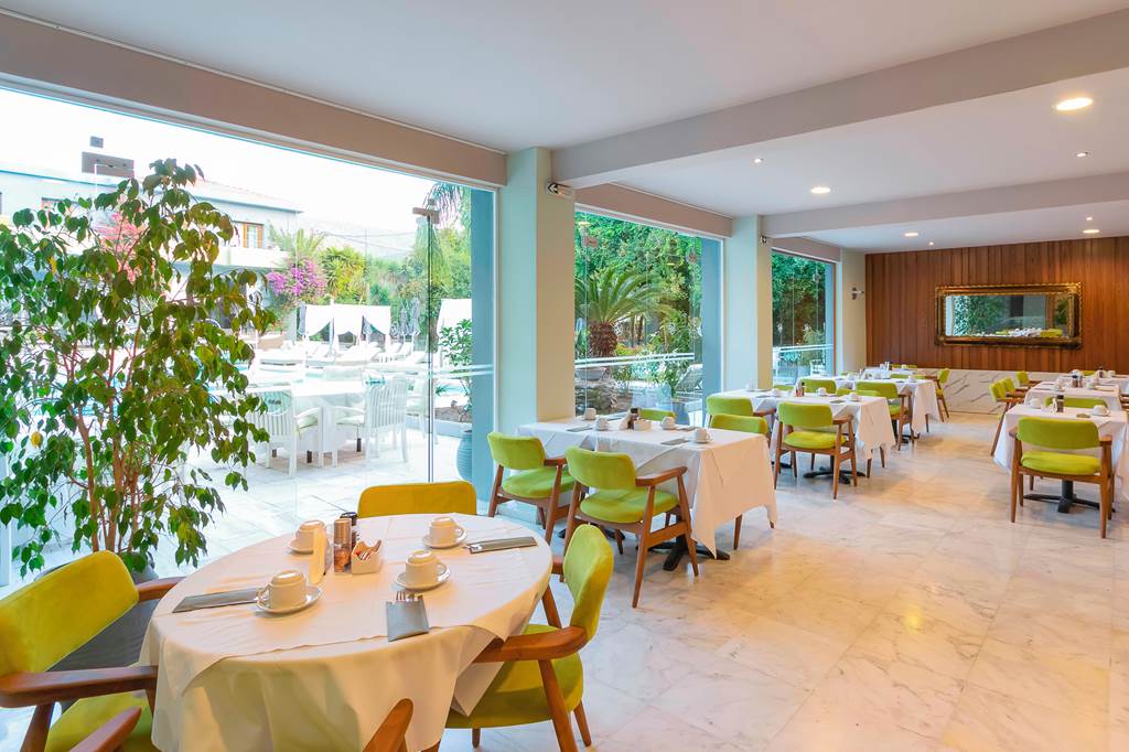 JSI_82442_La_Piscine_Art_Hotel_0820_02.jpg