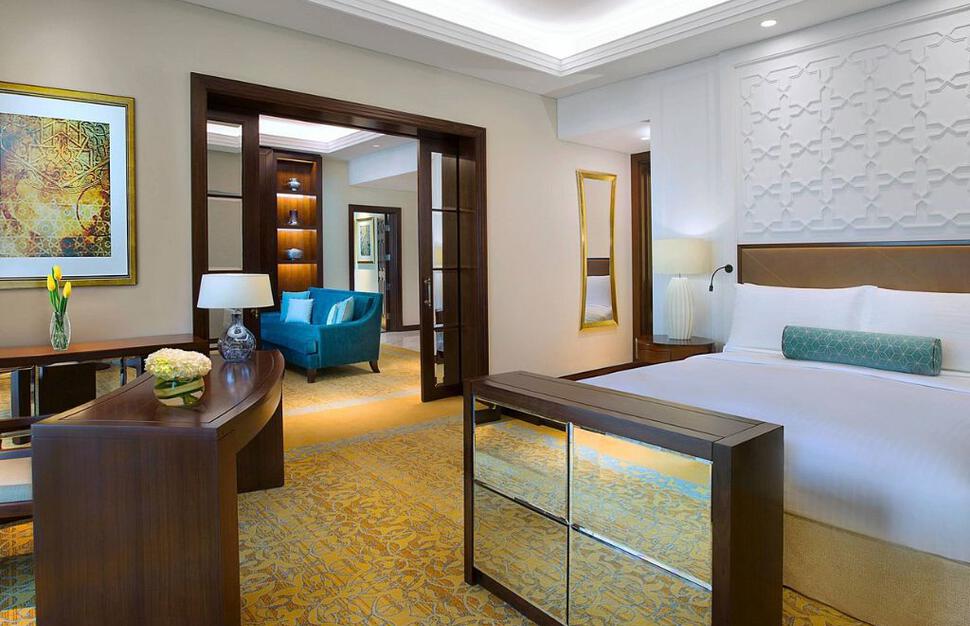 The-Ritz-Carlton-Dubai-5.jpg