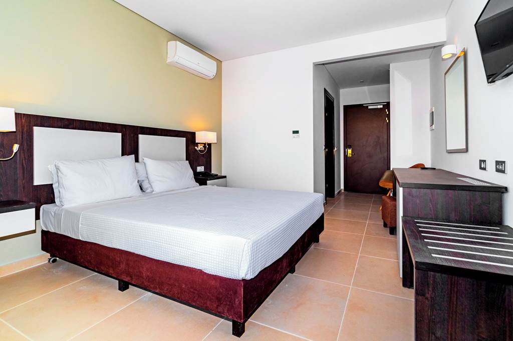 ZTH_83967_White_Olive_Premium_Hotel_1022_09.jpg