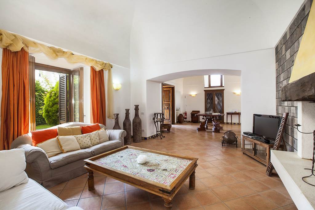 NAP_84512_Villa_White_Manor_II_1122_06.jpg