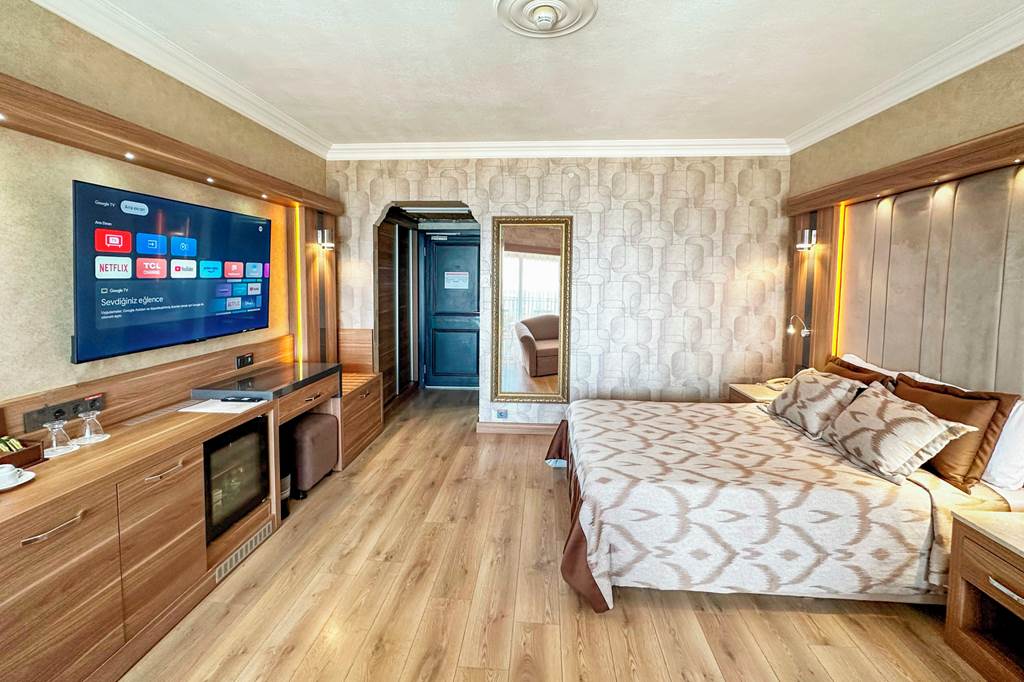 BJV_86711_Laur_Hotel_1223_10.jpg