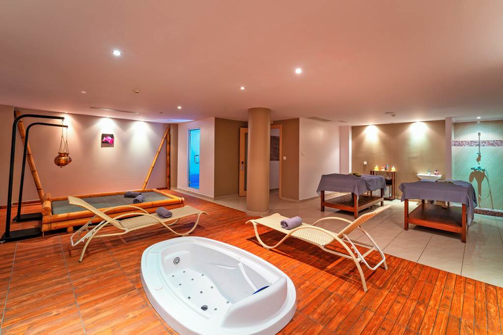 RHO_70433_Kresten_Royal_Euphoria_Resort_1123_03.jpg