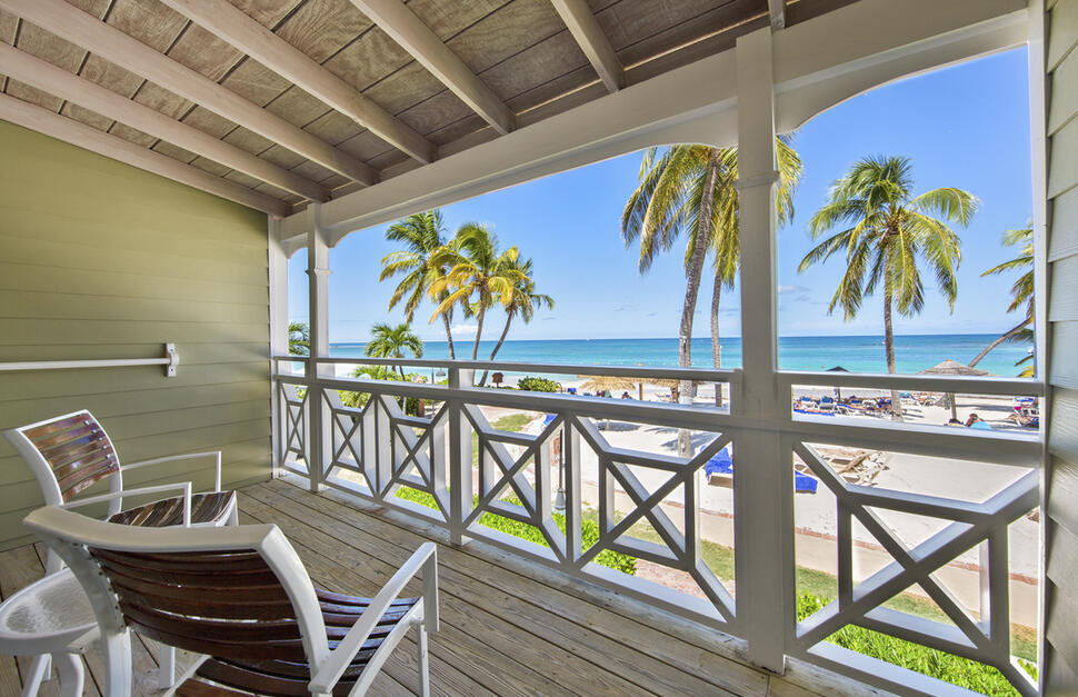 Pineapple-Beach-Club-5.jpg